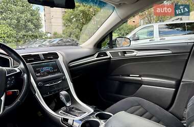 Седан Ford Fusion 2013 в 
