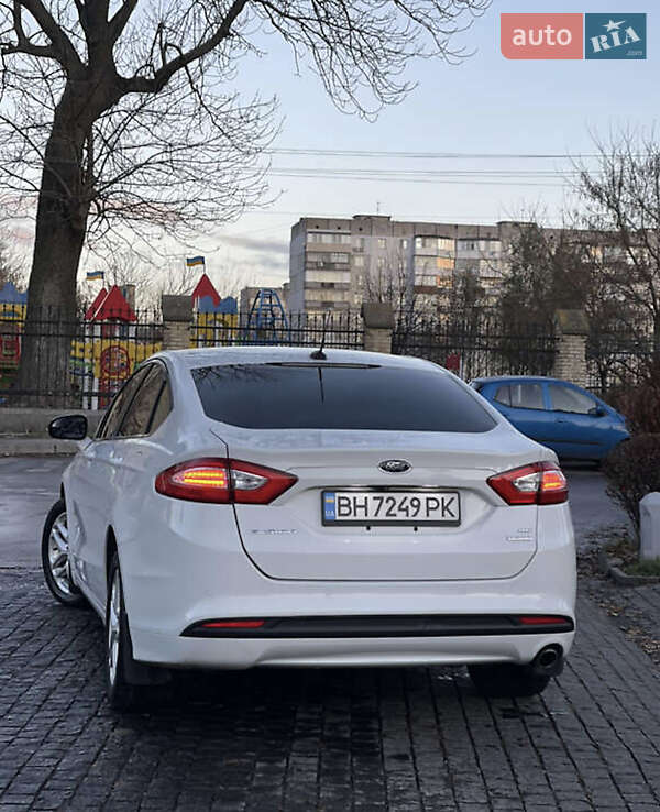 Седан Ford Fusion 2016 в Черновцах