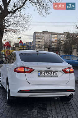 Седан Ford Fusion 2016 в 