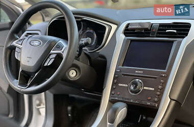 Седан Ford Fusion 2016 в 