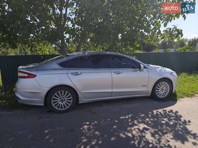 Седан Ford Fusion 2013 в 
