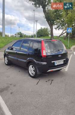 Хэтчбек Ford Fusion 2011 в 