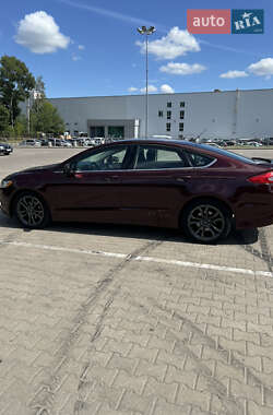 Седан Ford Fusion 2016 в 