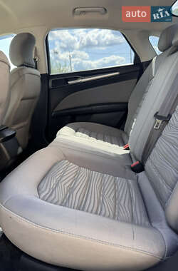 Седан Ford Fusion 2015 в 