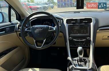 Седан Ford Fusion 2013 в 