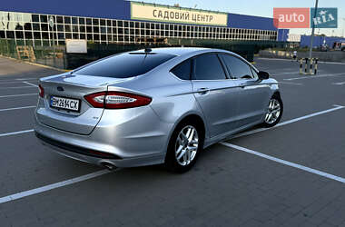 Седан Ford Fusion 2014 в 