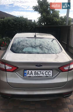 Седан Ford Fusion 2015 в 