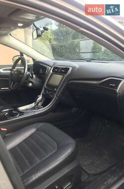 Седан Ford Fusion 2015 в 