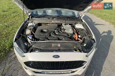 Седан Ford Fusion 2016 в 