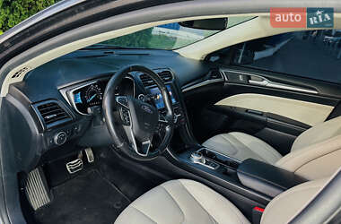 Седан Ford Fusion 2017 в 