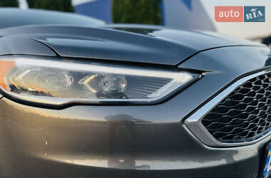 Седан Ford Fusion 2017 в 