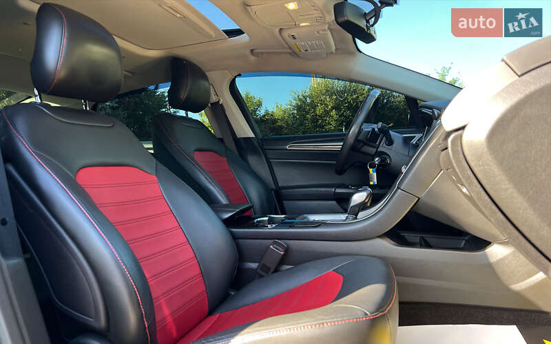 Седан Ford Fusion 2014 в Львове