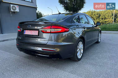 Седан Ford Fusion 2019 в 