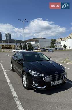 Седан Ford Fusion 2019 в 