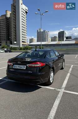 Седан Ford Fusion 2019 в 