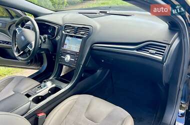 Седан Ford Fusion 2017 в 