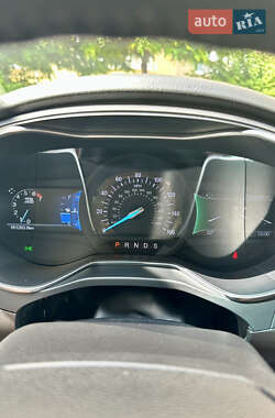 Седан Ford Fusion 2016 в 