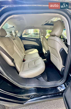 Седан Ford Fusion 2016 в 