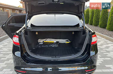 Седан Ford Fusion 2013 в 