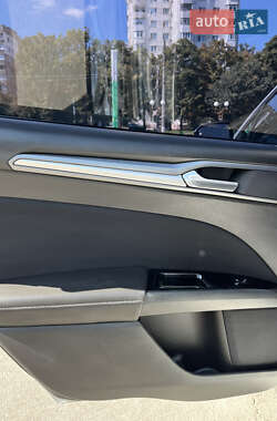 Седан Ford Fusion 2015 в 