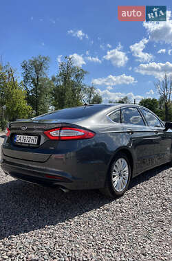 Седан Ford Fusion 2015 в 