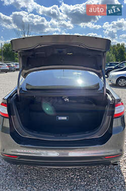 Седан Ford Fusion 2015 в 