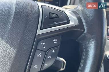 Седан Ford Fusion 2013 в 