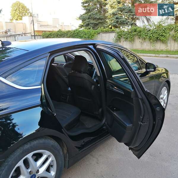 Седан Ford Fusion 2015 в Путивле