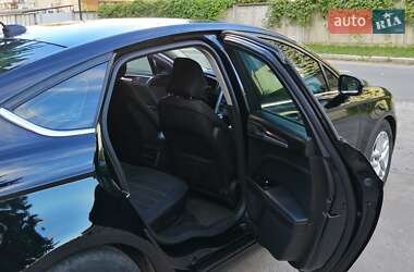 Седан Ford Fusion 2015 в 
