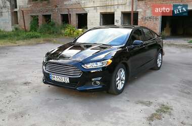 Седан Ford Fusion 2015 в 