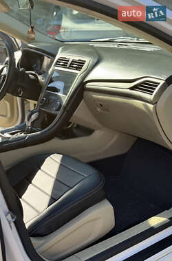 Седан Ford Fusion 2013 в 