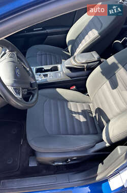Седан Ford Fusion 2016 в 