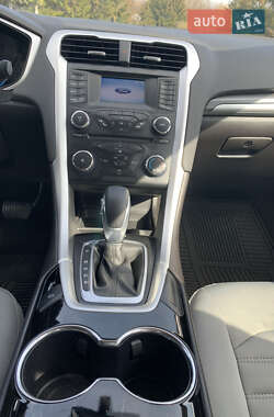 Седан Ford Fusion 2013 в 