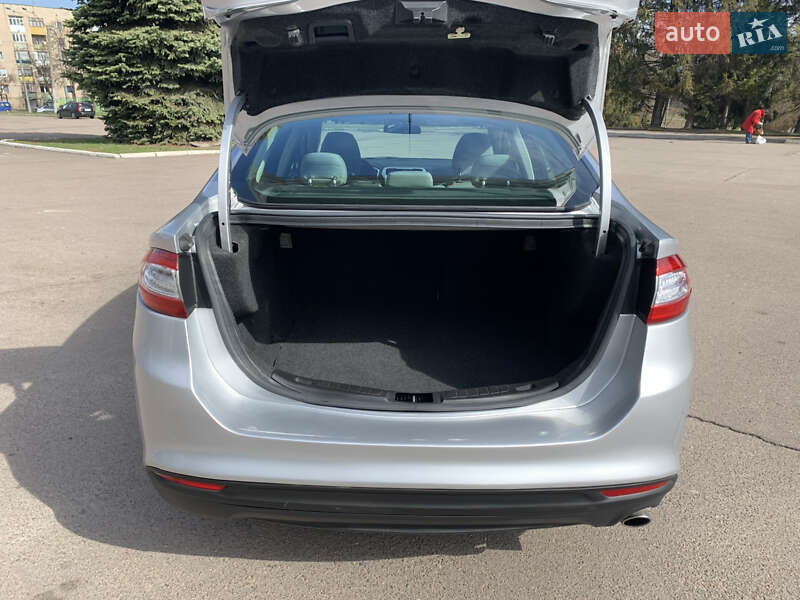 Седан Ford Fusion 2013 в Ровно
