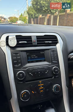 Седан Ford Fusion 2015 в 