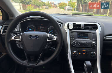 Седан Ford Fusion 2015 в 