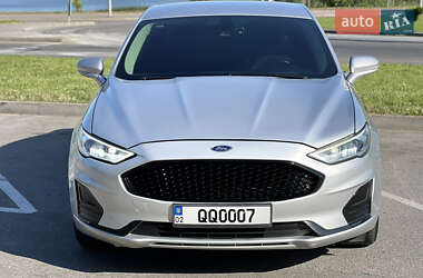 Седан Ford Fusion 2019 в 