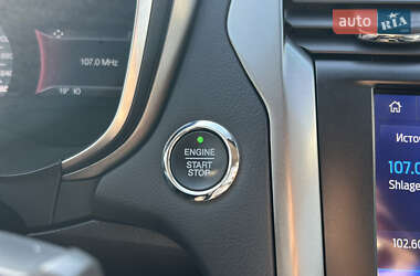 Седан Ford Fusion 2019 в 