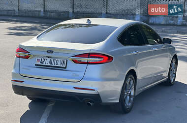 Седан Ford Fusion 2019 в 