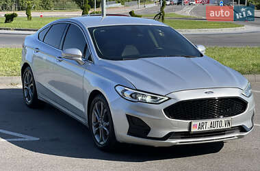 Седан Ford Fusion 2019 в 