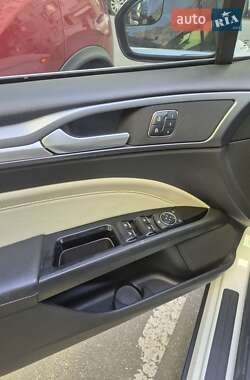 Седан Ford Fusion 2015 в 