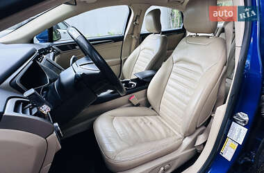 Седан Ford Fusion 2013 в 