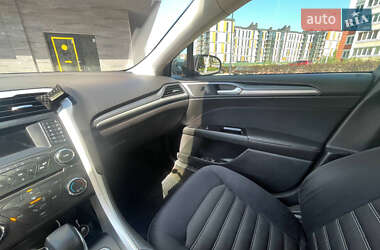Седан Ford Fusion 2013 в 