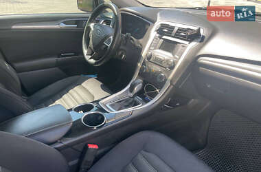 Седан Ford Fusion 2013 в 