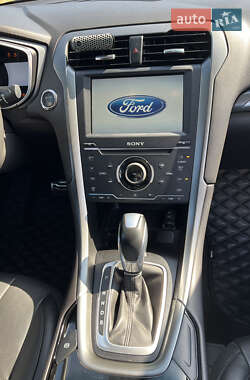 Седан Ford Fusion 2013 в 