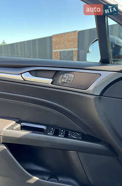 Седан Ford Fusion 2013 в 