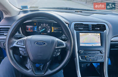 Седан Ford Fusion 2017 в 