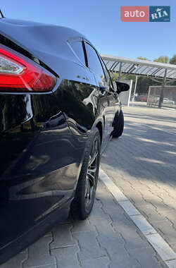Седан Ford Fusion 2015 в 