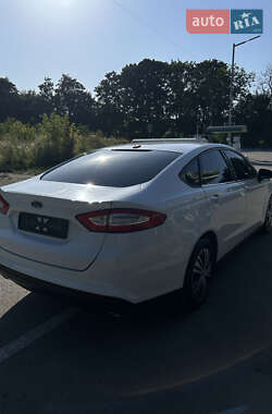 Седан Ford Fusion 2013 в 