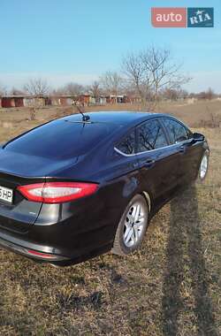 Седан Ford Fusion 2015 в 